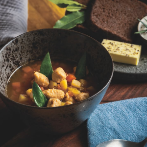 🥣 Matsimoka frikadellisupp – tõeline kodune maitse! 🥕🍗

Kui soovid maitsvat ja toitvat suppi, mis on valmistatud ainult parimatest koostisosadest, siis proovi Matsimoka frikadellisuppi!

✔ Päris puljong – meie naturaalsest puljongist keedetud supp pakub ehtsat ja sügavat maitset.
✔ Käsitööna valminud frikadellid – valmistatud Matsimoka tootmises eestimaisest kanalihast.
✔ Täiuslikult maitsestatud – porgand ja sibul on läbi praetud, et tuua esile nende parimad maitsenüansid.
✔ Ilma autoklaavita – kõik naturaalsed maitsed on säilinud, just nagu ise tehtud!

📍 Leia Matsimoka frikadellisupp meie kvaliteetpoodidest:

🛒 Rocca al Mare keskusest
🛒 Kristiine keskusest
🛒 Tartu Kaubamajast
🛒 Rakvere Põhjakeskusest

Astuge läbi ja maitske ehtsat kodust maitset! 

Sinu Matsimoka